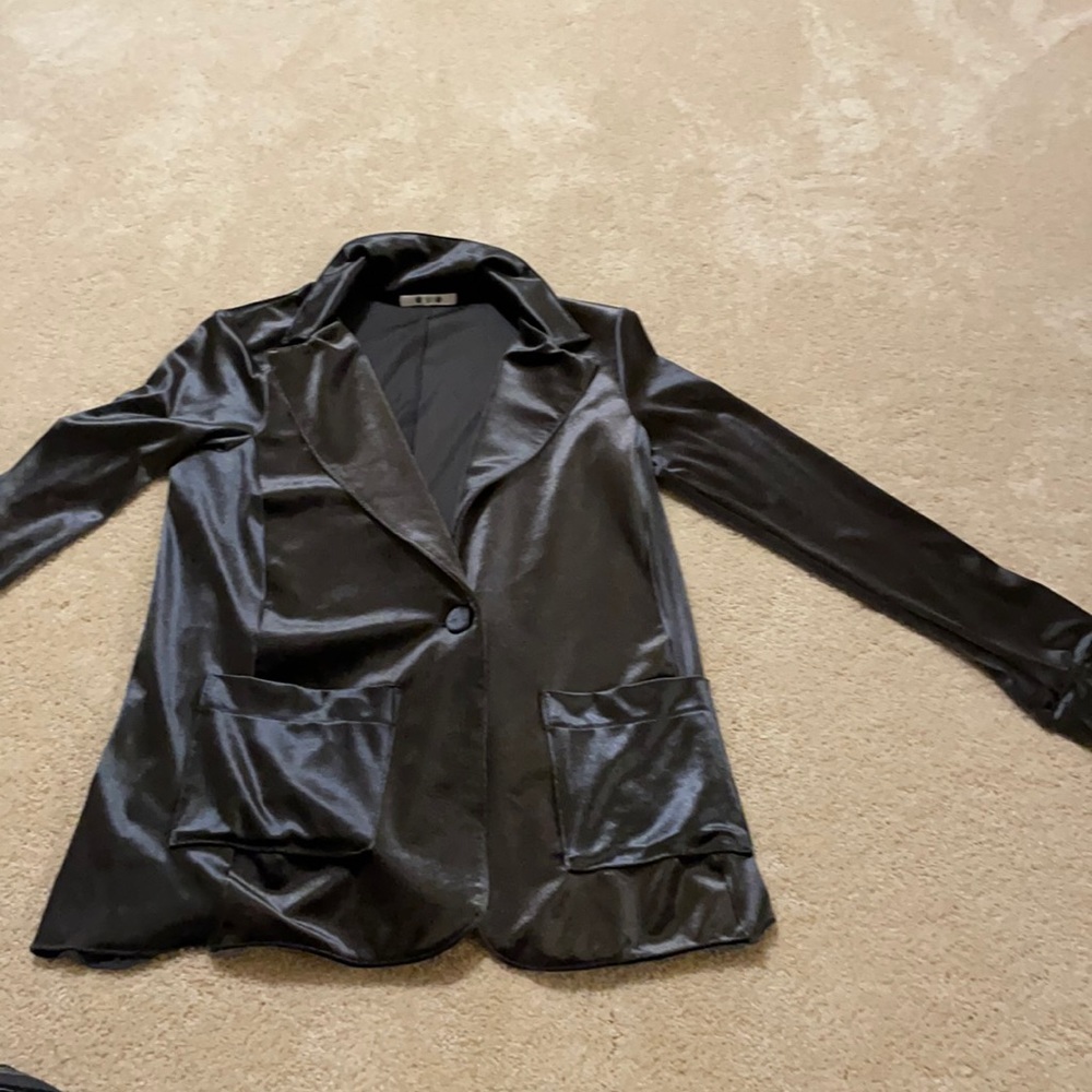 Three Dots Faux velvet blazer/tuxedo jacket